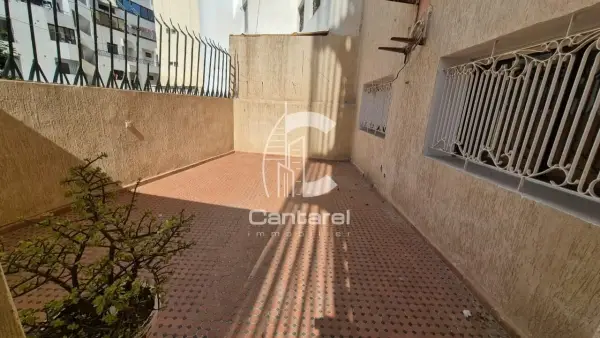 BEL APPT VIDE EN VENTE -RACINE -