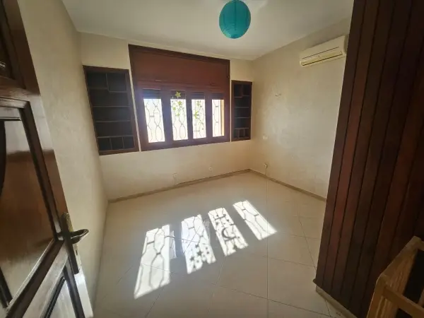 MAGNIFIQUE VILLA VIDE EN LOCATION -CIL-