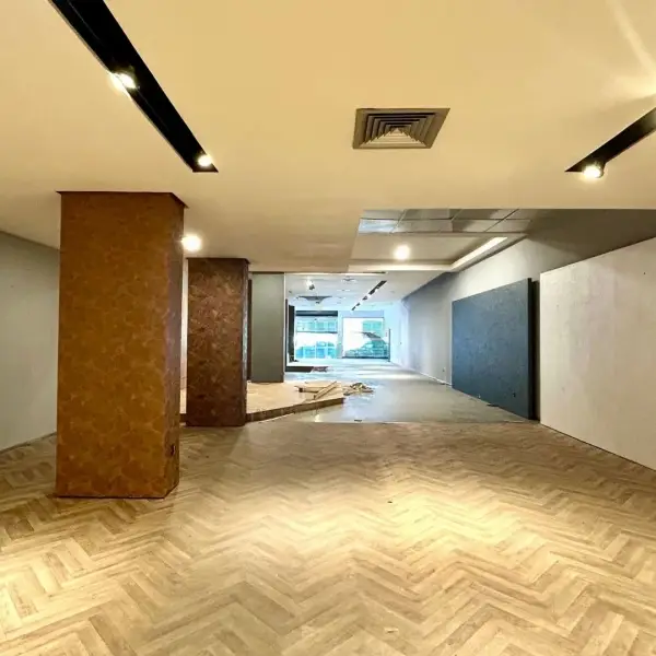 LOCAL COMMERCIAL EN LOCATION -TRIANGLE D'OR-