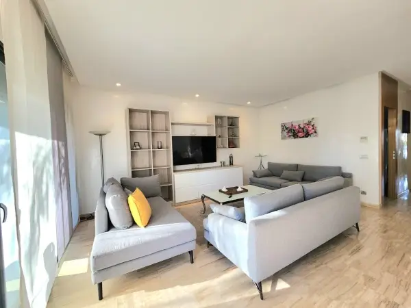 BEL APPT BIEN MEUBLE -CASA FINANCE CITY-