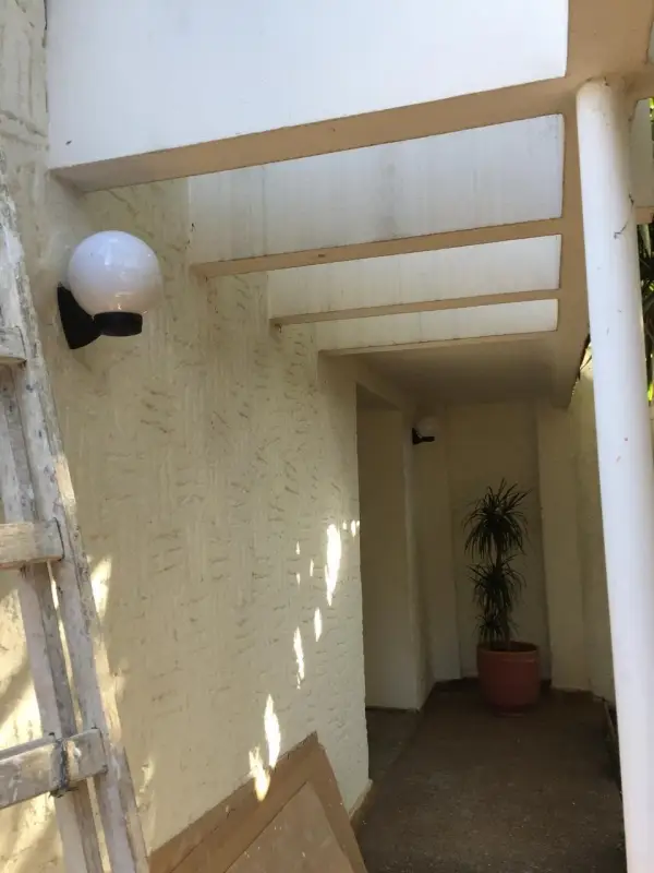 VILLA VIDE EN LOCATION -RIVIERA-