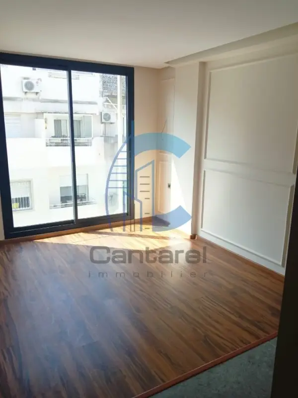 À vendre - F1 Lumineux en Façade – avec Parking & Ascenseur Voiture – Bourgogne