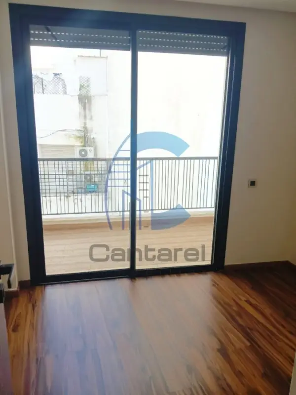 À Vendre – Studio sur Façade avec Terrasse & Balcon – Quartier Bourgogne