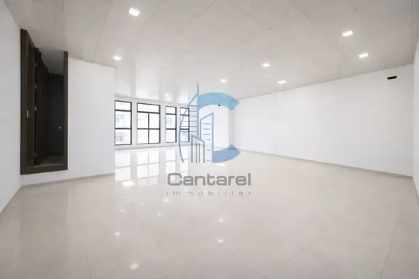 Location bureau 91 m² – Forte visibilité – Abdelmoumen