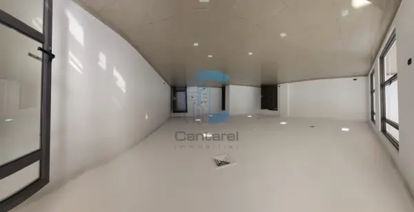 Location bureau premium 83 m² – Forte visibilité