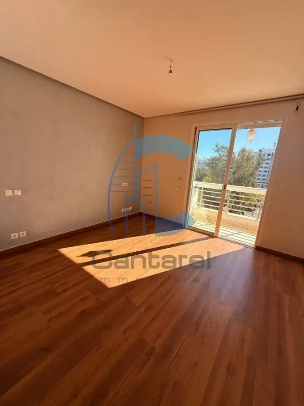 BEL APPT VIDE EN LOCATION RACINE