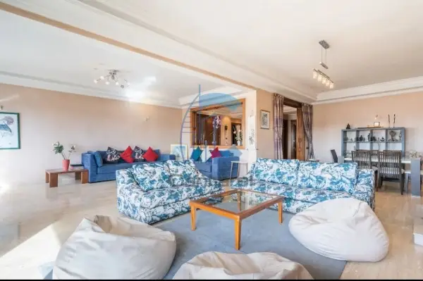 Appartement de standing de 220 m² avec vue dégagée – Triangle d’Or