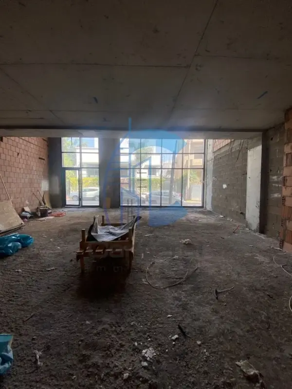 VENTE 3 LOCAUX COMMERCIAL BIEN AGENCÉ