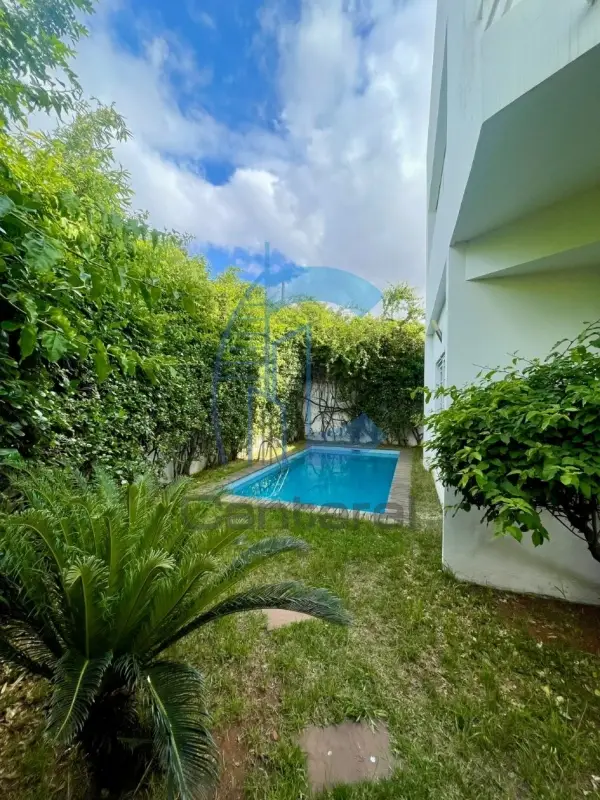 MAGNIFIQUE VILLA VIDE EN LOCATION AIN DIAB