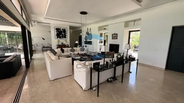 VILLA DE PLAIN PIED À AL MAADEN - 420 M² CONSTRUITS, 1ÈRE LIGNE DE GOLF