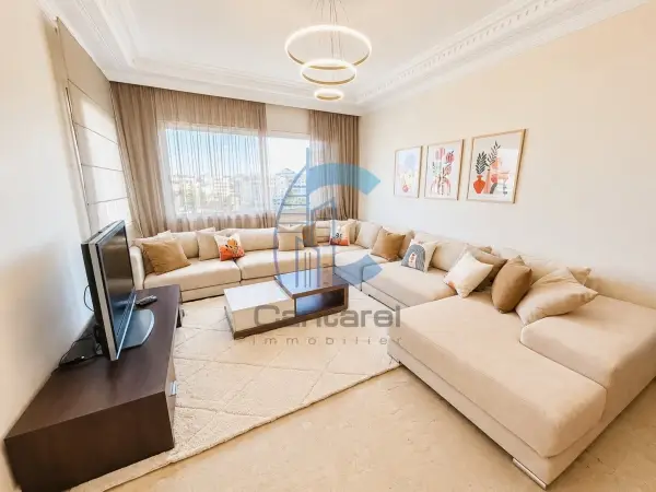 APPARTEMENT MEUBLÉ TRAVERSANT – DERNIER ÉTAGE – MAARIF