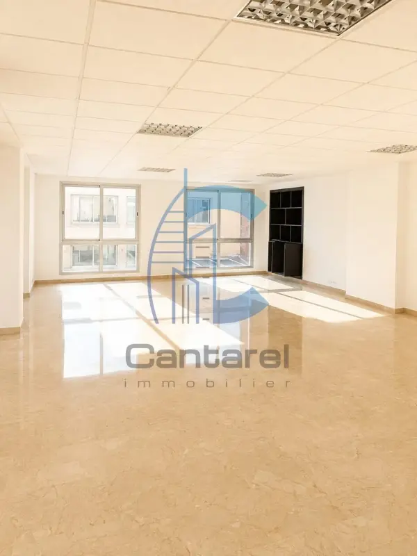 Plateau de bureau de 106 m² à vendre – Racine