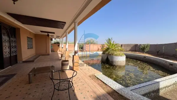 VILLA-RIAD DE PLAIN-PIED 5 À 7 CHAMBRES 27 493 M² DE TERRAIN AVEC DOMAINE OLIVERAIE À VENDRE - SIDI ABDELLAH GHIAT