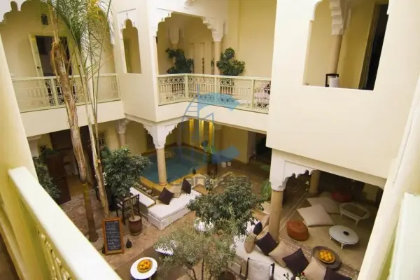 EXCLUSIVITÉ RIAD EN EXPLOITATION MAISON D’HÔTES 8 CHAMBRES 215 M² AU SOL -TITRÉS - MELLAH