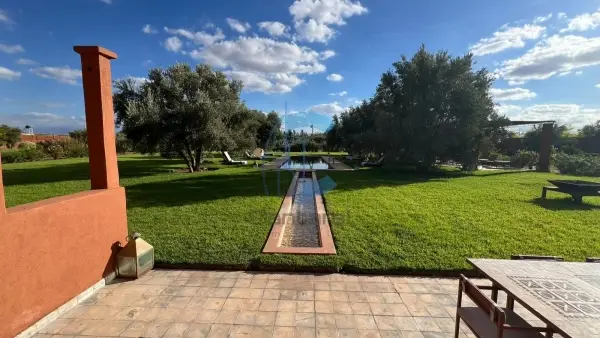 VILLA 4 CHAMBRES + 1 CHAMBRE DU PERSONNEL AVEC VNA SUR 1 HECTARE À VENDRE - ROUTE D'AMIZMIZ