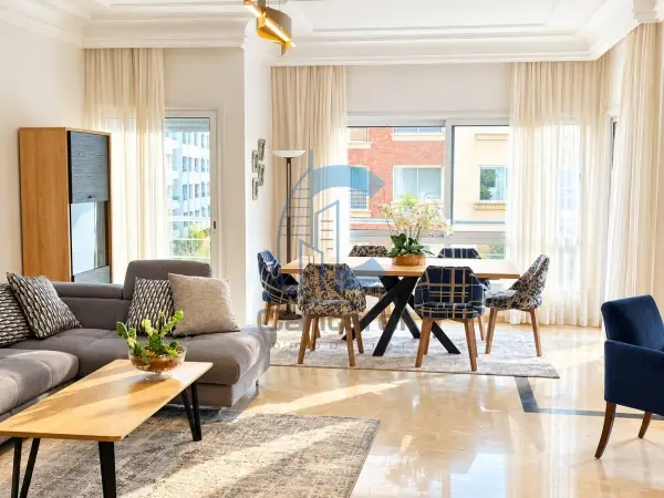 À LOUER – SPACIEUX APPARTEMENT DE 200 M² AVEC BALCONS ET GARAGE – BOULEVARD ABDellatif BEN KADDOUR